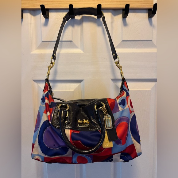Coach Handbags - Coach Madison J0826-13232 Graphic Op Art Sabrina Resort Satchel in EUC